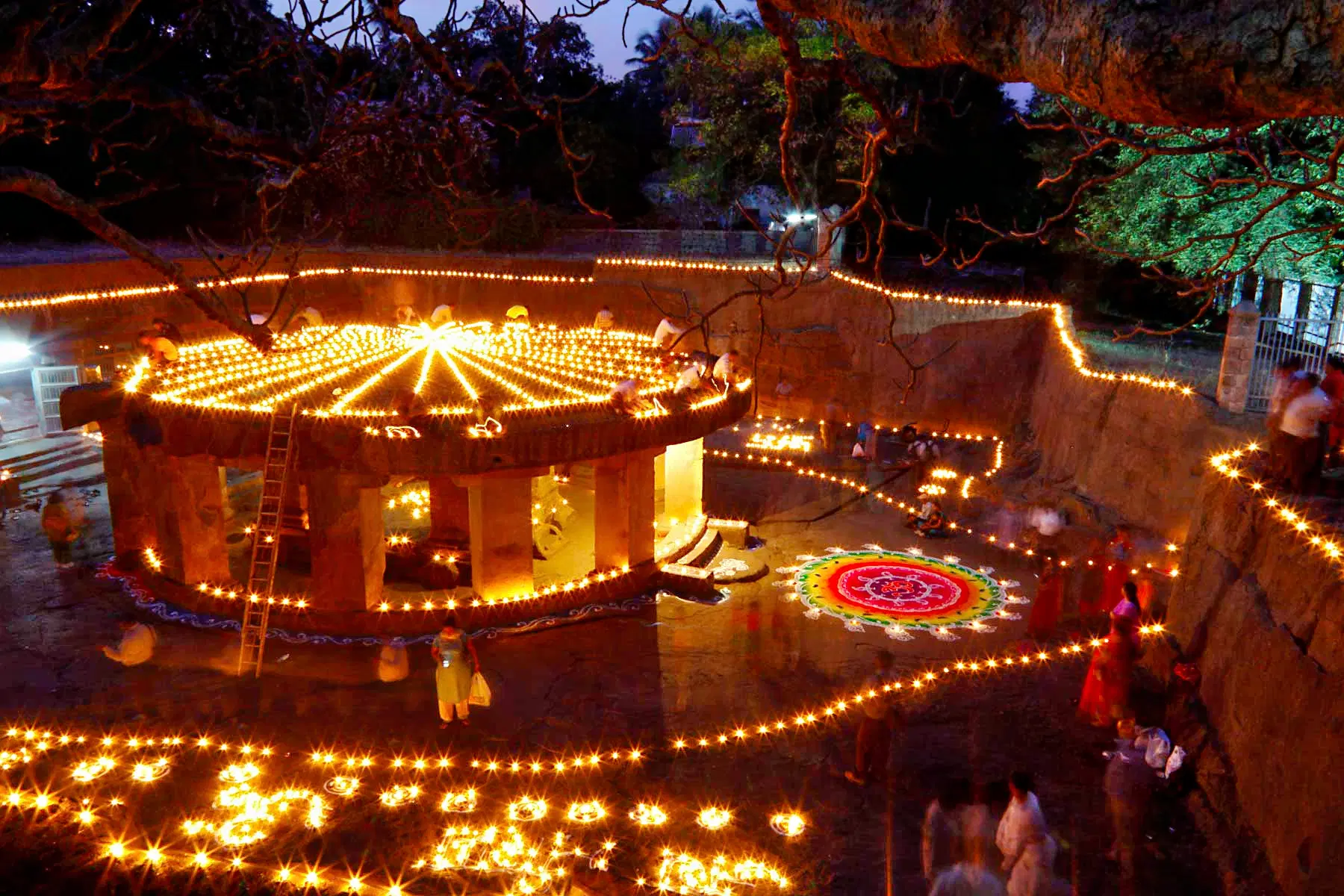 Shri Pataleshwar Temple: